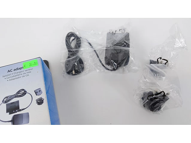 AC adapteris